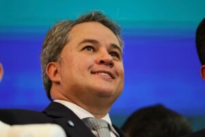 Efraim Filho busca apoio do centro para disputa ao governo da Paraíba